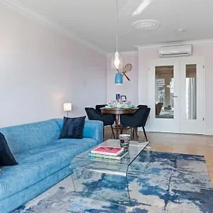 Cls Moderne City-wohnung Tiefgarage, Klimaanlage, 65 Zoll Smart-tv, E-laden, Balkon, Parken, Blick Ueber Hamburg, Cafe Im Haus, Bus Gegenueber, Flex Check In Apartment