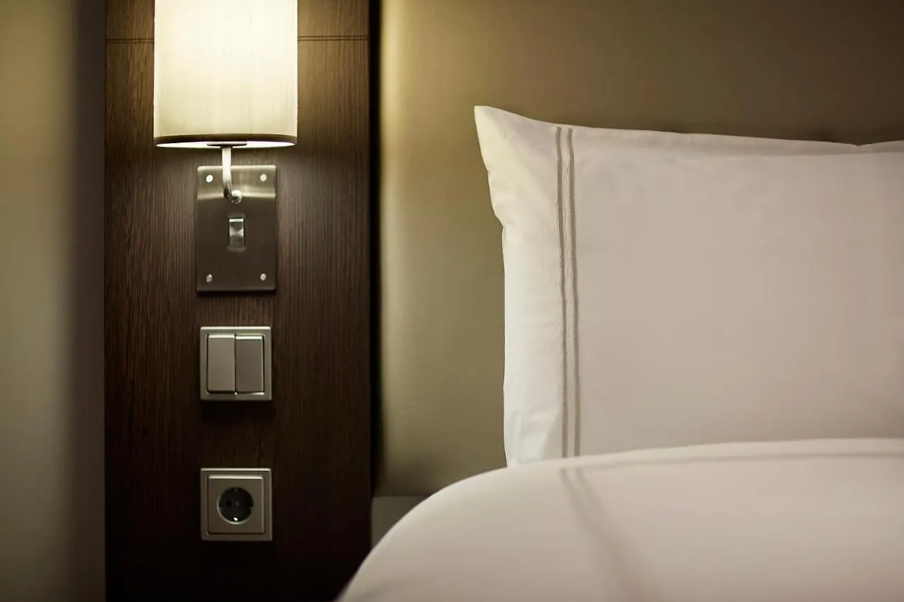 Premier Inn Koln City Mediapark 3*, Köln