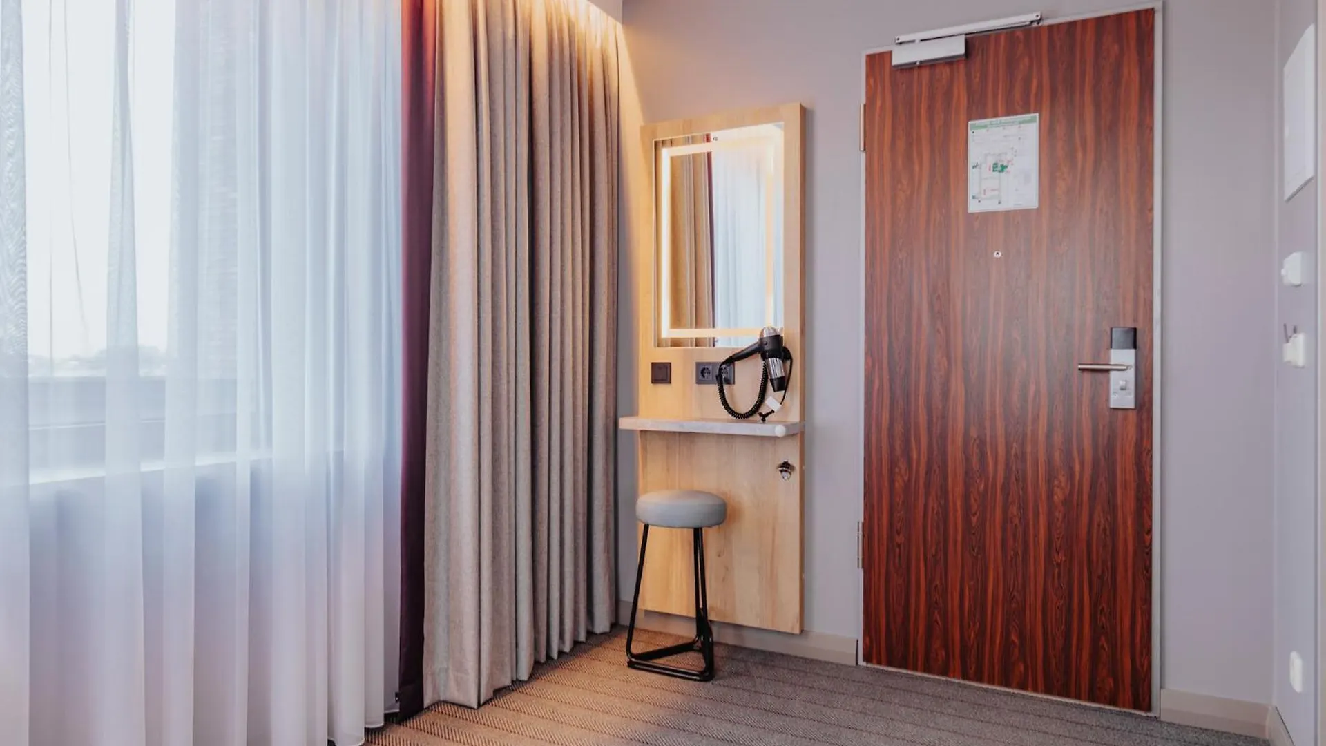 Premier Inn Koln City Mediapark Отель