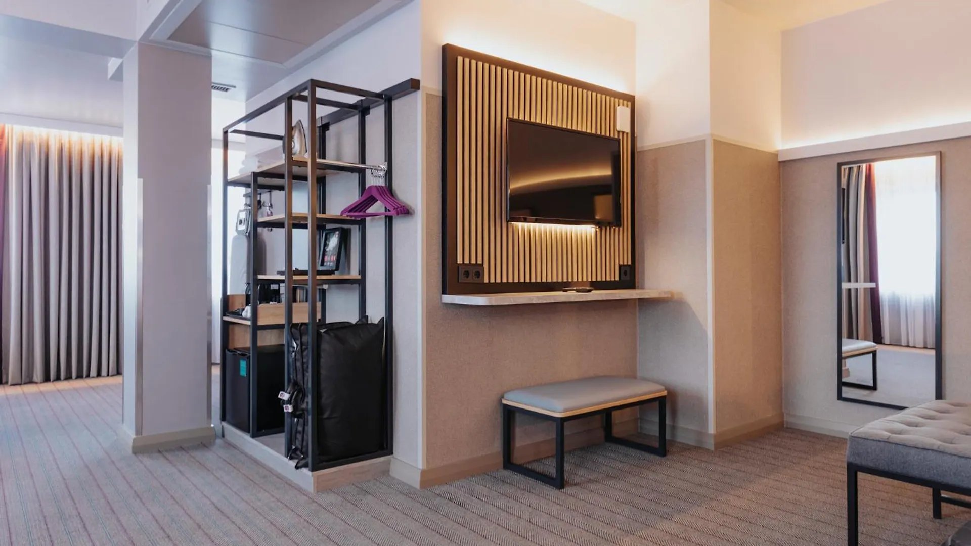Premier Inn Koln City Mediapark Отель