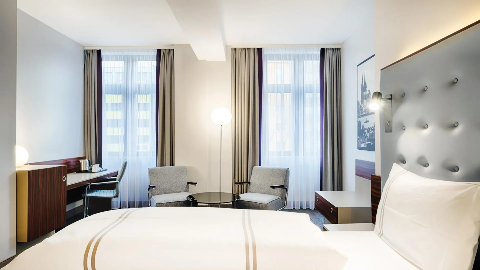 Отель Premier Inn Koln City Mediapark