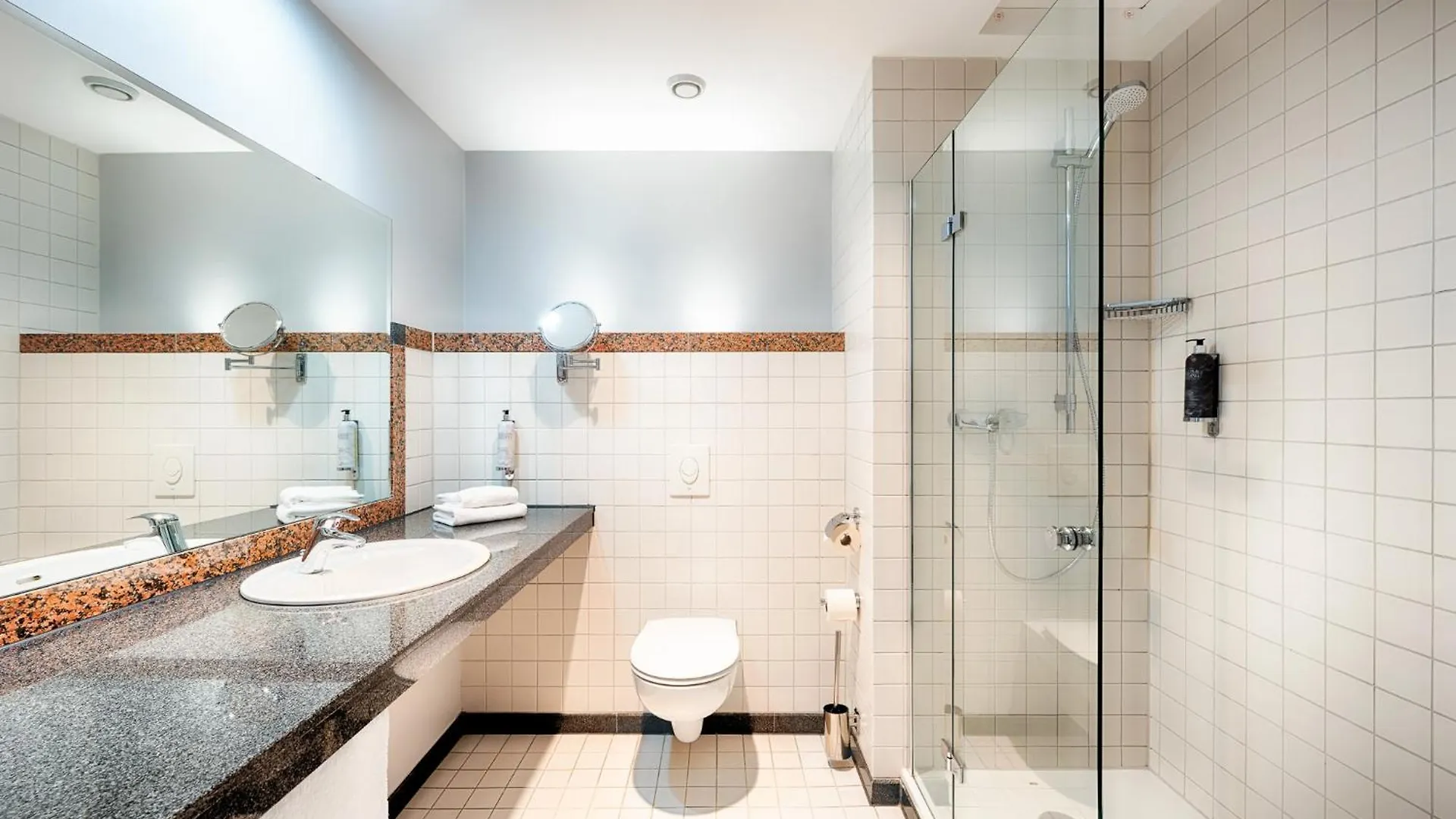 Premier Inn Koln City Mediapark Отель